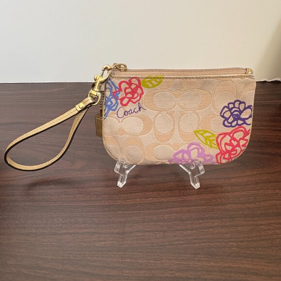 Coach Handbags - Coach Signature C Corner Zip Wristlet Wallet Daisy Floral
